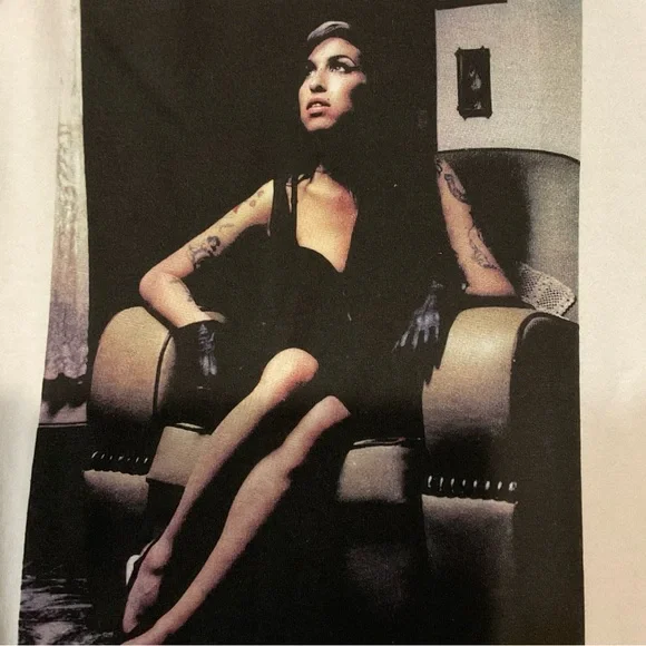 Amy Winehouse Sweatshirt Size Small - Picture 4 of 4